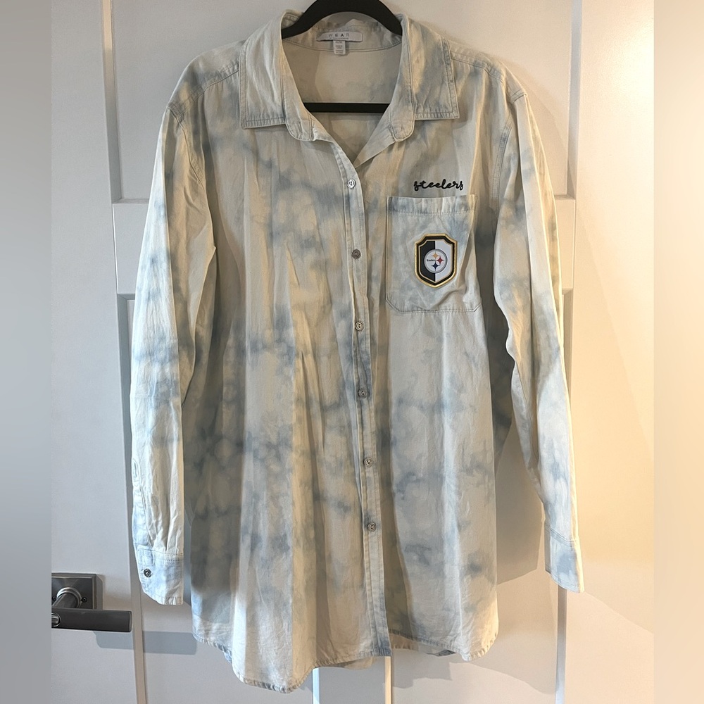 Wear by Erin Andrews Steelers XL button down